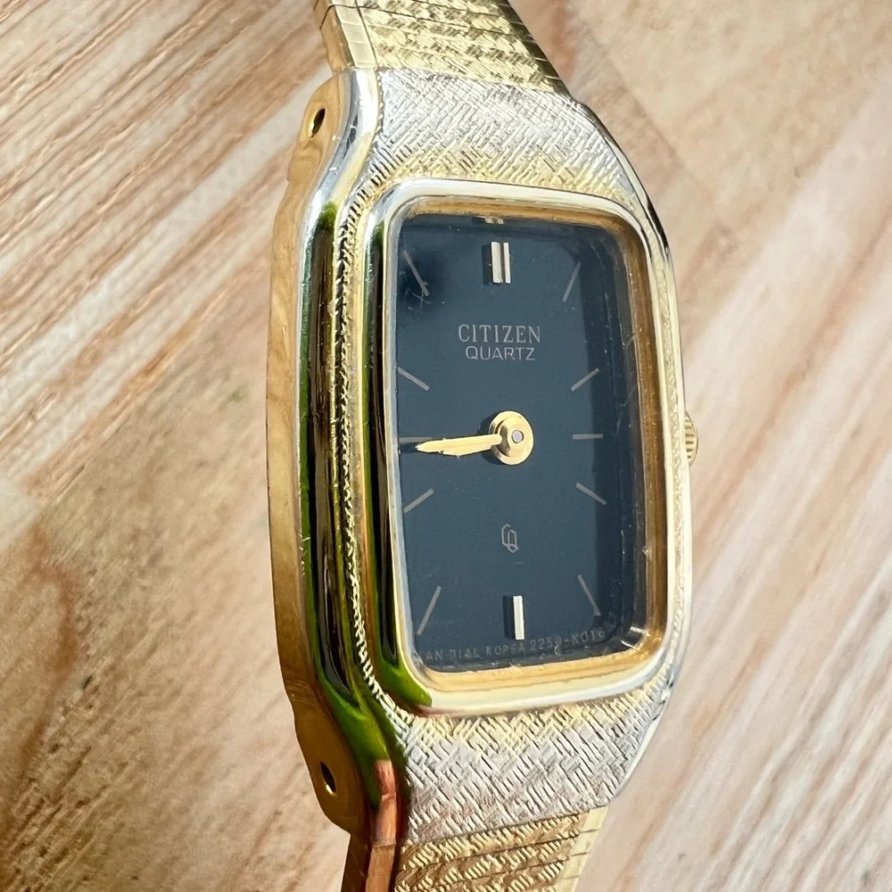 Vintage citizen quartz rectangular black dial gold tone dress watch NEW BATTERY